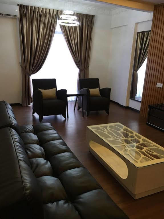 Midcity Service Suite Malacca Extérieur photo